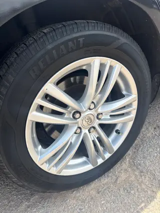 Spotless Infiniti G37 alloy wheel and tire after detailing